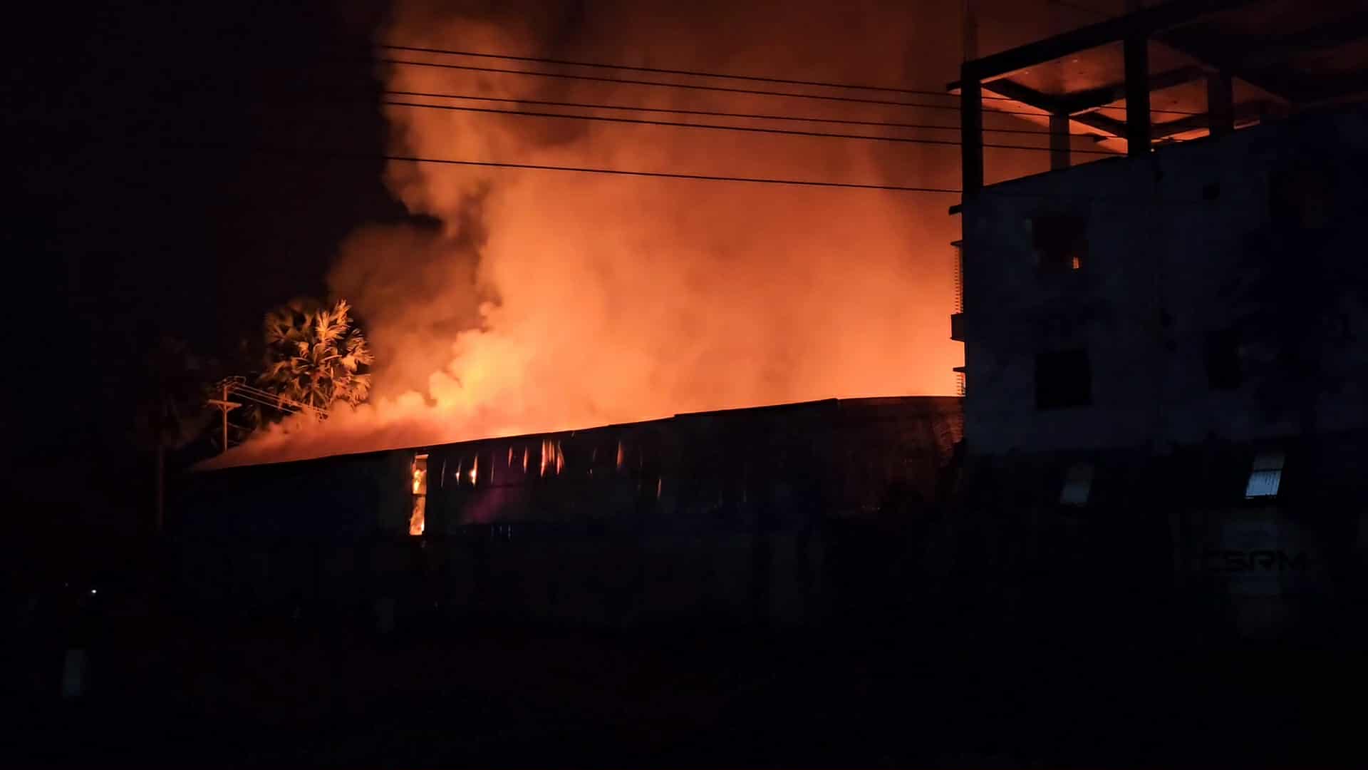 শ্রীপুরে ঝুট গুদামে ভয়াবহ আগুন, পুড়ে ছাই কোটি টাকার মালামাল