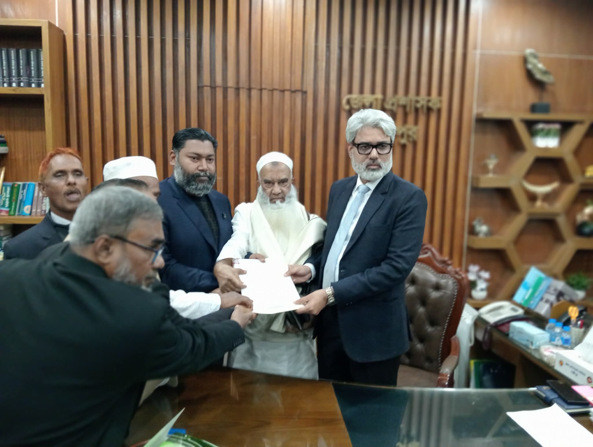 আচরণবিধি মেনে মনোনয়নপত্র জমা দিলেন বিএনপি প্রার্থী মঞ্জুরুল করিম রনি