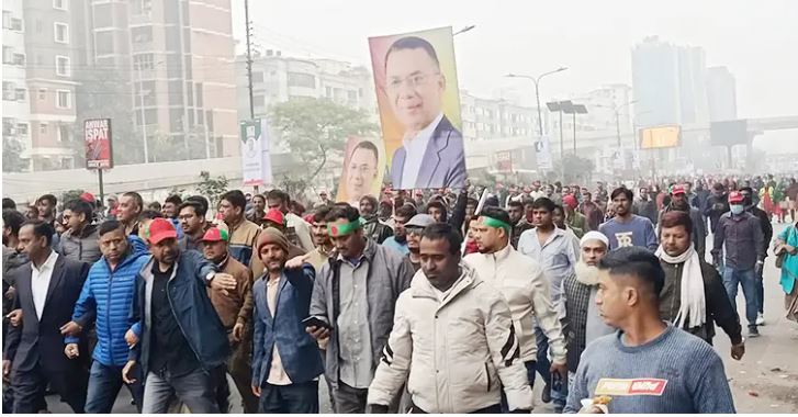 ‘লিডার আসছে’ স্লোগানে মুখর ঢাকার রাজপথ