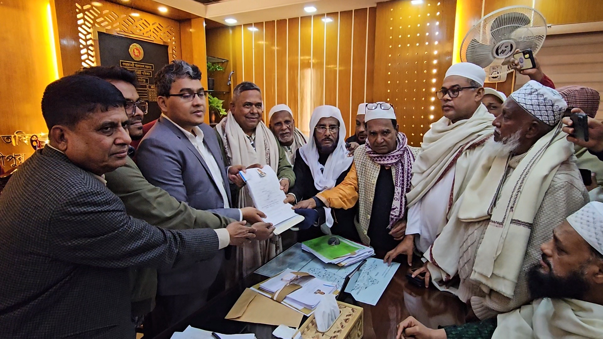 গাজীপুর-৩ আসনে মনোনয়নপত্র জমা দিলেন বিএনপি প্রার্থী ডা: বাচ্চু