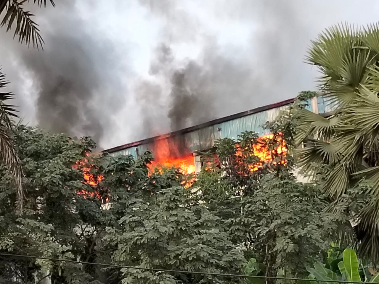 গাজীপুরের পূবাইলে কারখানায় আগুন, নিয়ন্ত্রণে ৫টি ইউনিট