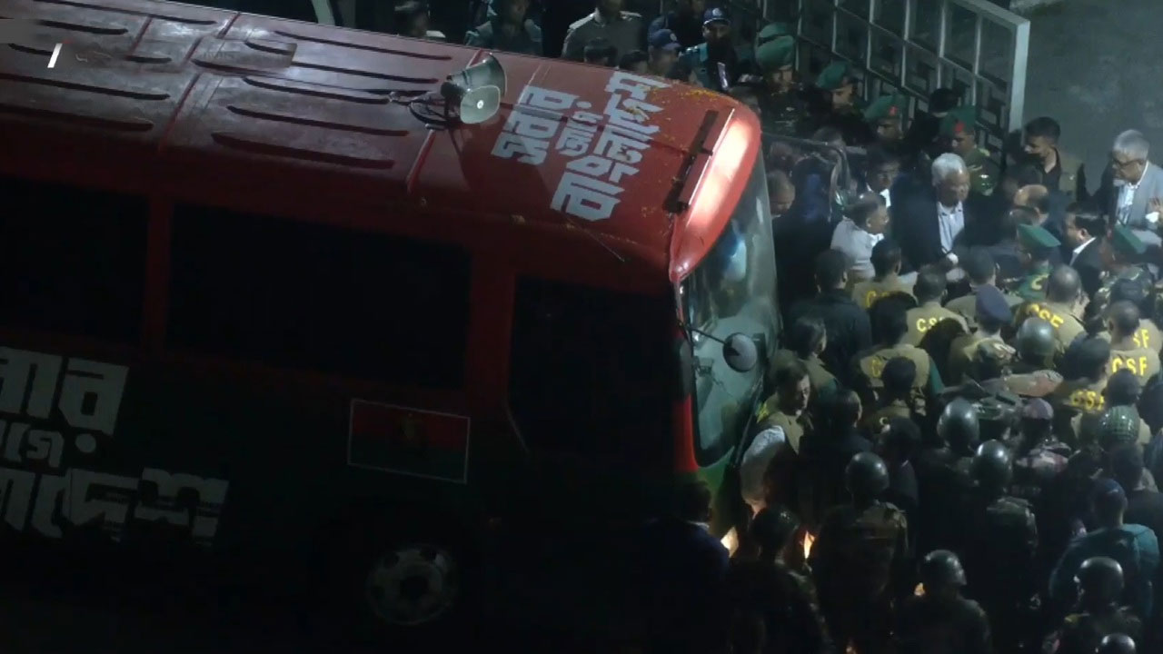 মায়ের টানে এভারকেয়ার হাসপাতালে তারেক রহমান