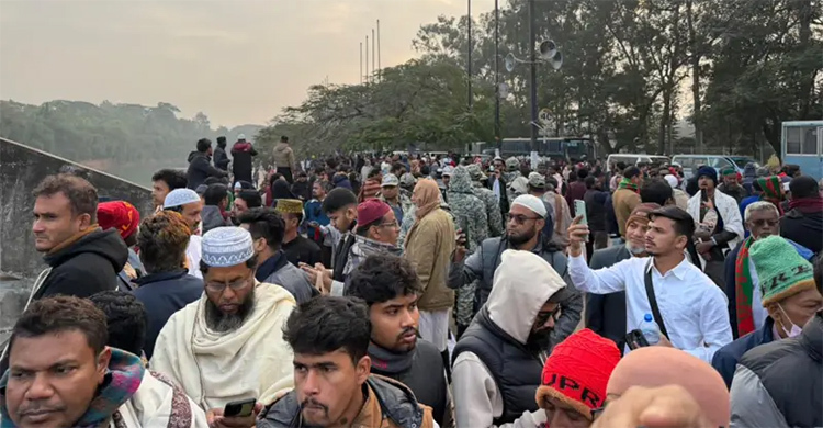 ভোরের আলো ফোটার আগেই খালেদা জিয়ার জানাজা স্থলে মানুষের ঢল