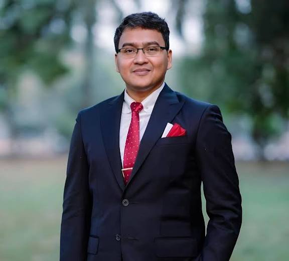 এক বছরে জনবান্ধব প্রশাসন, প্রশংসায় ভাসছেন শ্রীপুরের ইউএনও সজিব আহমেদ