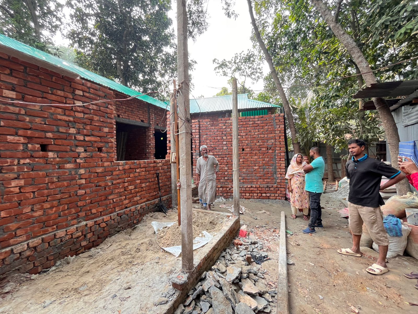 শ্রীপুরে সরকারি খাস জমি দখল করে বাড়ি নির্মাণের অভিযোগ