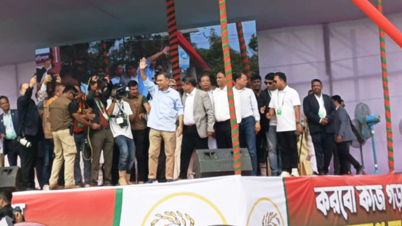সমাবেশ মঞ্চে তারেক রহমান, বেলস পার্ক যেন জনসমুদ্র