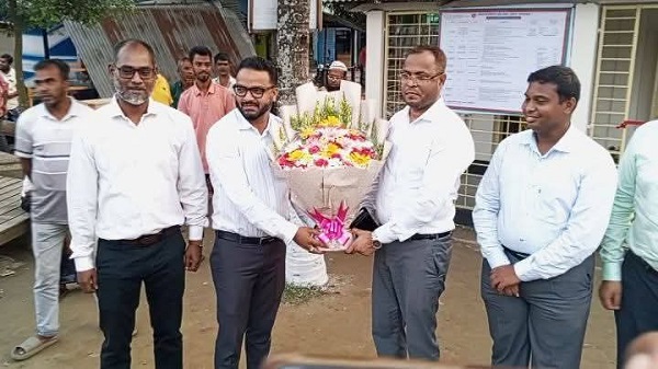 ভালুকা হবিরবাড়ি ইউনিয়ন ভূমি অফিস পরিদর্শনে ডিসি