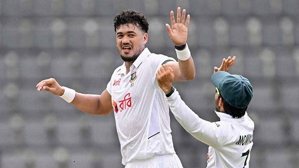 তাসকিনের জোড়া আঘাতে দ্বিতীয় দিনের শুরুতেই ব্যাকফুটে পাকিস্তান