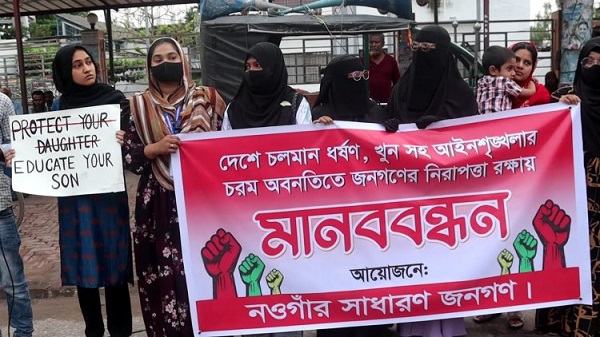 ধর্ষণ খুন সহ আইনশৃঙ্খলার চরম অবনতিতে জনগণের নিরাপত্তা রক্ষায় নওগাঁয় মানববন্ধন