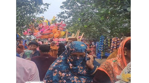 ” বউ বারুণী বাঁশের মেলা ” জমে উঠেছে পীরগঞ্জের নিভৃত পল্লীতে