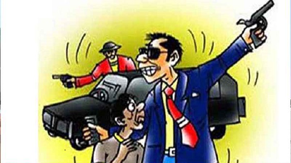 বিয়ে বাড়ি থেকে ফেরার পথে মাইক্রোবাসে ডাকাতি