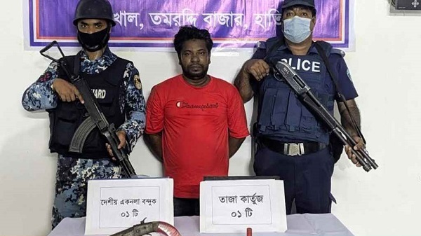 নোয়াখালীতে বন্দুক ও কার্তুজসহ গ্রেপ্তার ১