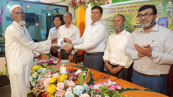 ভেড়ামারায় জুনিয়াদহ কৃষি ব্যাংকে রেমিট্যান্স গ্রহীতাদের পুরস্কার বিতরণ