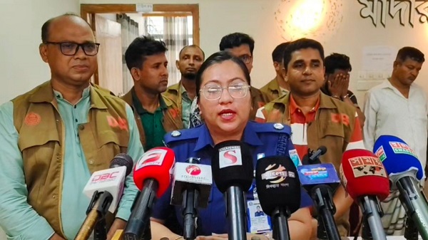 মাদারীপুরে অজ্ঞান পার্টির ৩ সদস্য গ্রেফতার