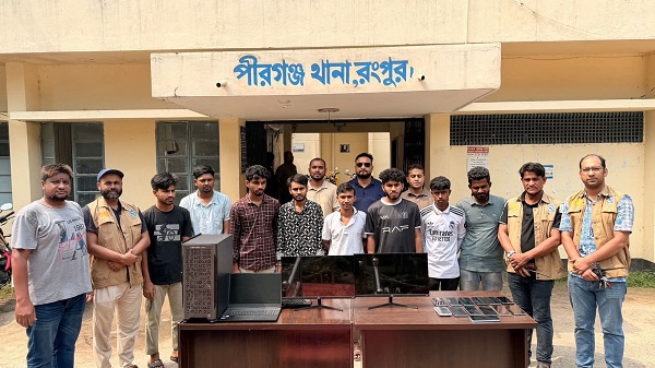 পীরগঞ্জে অনলাইন ক্যাসিনো চক্রের আস্তানায় ডিবির অভিযান, আটক ৮