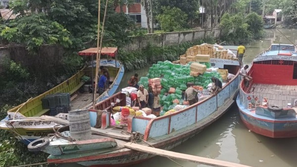 বরিশালের চরমোনাই খালে মেহেন্দিগঞ্জগামী মালবাহী ট্রলারে দুর্ধর্ষ ডাকাতি