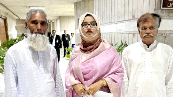 বাবার স্মৃতিকে ধারণ করে শপথ, দুই রাজনৈতিক চাচাকে নিয়ে এমপি তুলির আবেগঘন মুহূর্ত