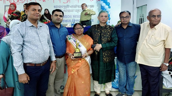 পাঁচ সন্তানকে প্রতিষ্ঠিত করে ‘রত্নগর্ভা মা সম্মান পেলেন লালপুরের কামনা রানী ঘোষ