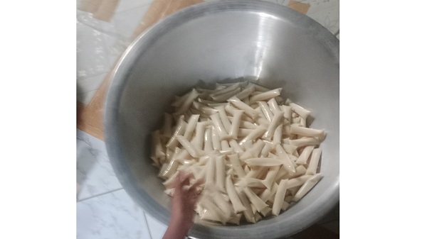 বোয়ালমারীতে লাইসেন্সহীন ‘৫ টাকার মালাই’ বিক্রি, শিশুস্বাস্থ্য নিয়ে উদ্বেগ
