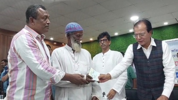 সুনামগঞ্জের হাওরে ক্ষতিগ্রস্ত কৃষকদের সহায়তায় সরকারি কর্মসূচি শুরু