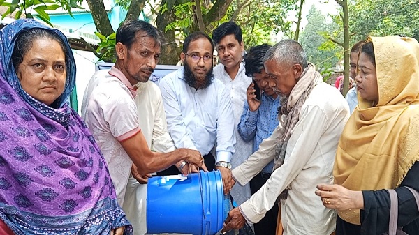 ফুলবাড়িয়া ইউনিয়নে ৬১৬ অসচ্ছল পরিবার পেল ঈদ উপহার ভিজিএফ চাল