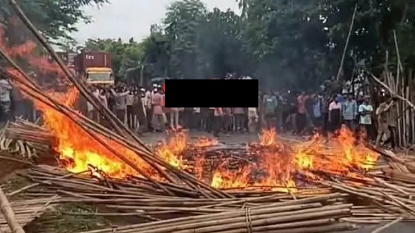 সীতাকুণ্ডে সড়ক দুর্ঘটনায় তিন শিক্ষার্থী আ’হ’ত