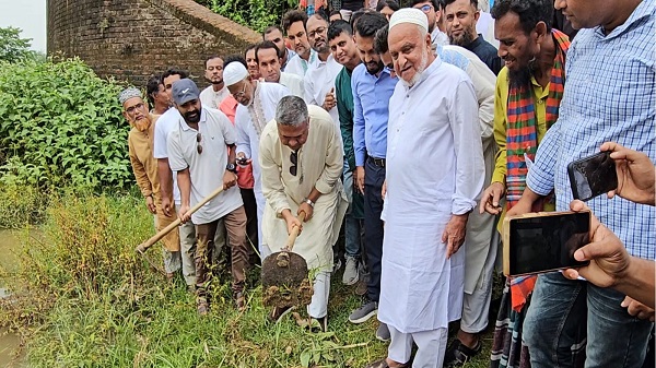 শ্রীপুরে জলাবদ্ধতা নিরসনে খাল খনন শুরু, উদ্বোধন করলেন এমপি ডা. বাচ্চু