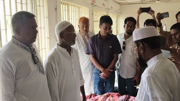 শ্রীপুর উপজেলা স্বাস্থ্য কমপ্লেক্সে আহতদের দেখতে এমপি ডাঃবাচ্চু