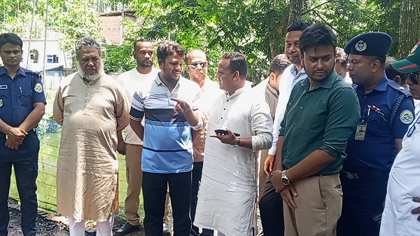 মেহেন্দিগঞ্জে সড়ক উন্নয়ন নিয়ে বিভ্রান্তি, সরেজমিনে গিয়ে প্রকৃত চিত্র তুলে ধরলেন প্রতিমন্ত্রী রাজিব আহসান