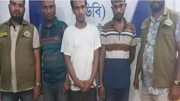 পটুয়াখালীতে ডিবির অভিযানে ৬১৩ পিস ইয়াবাসহ ৩ মাদক কারবারি গ্রেপ্তার