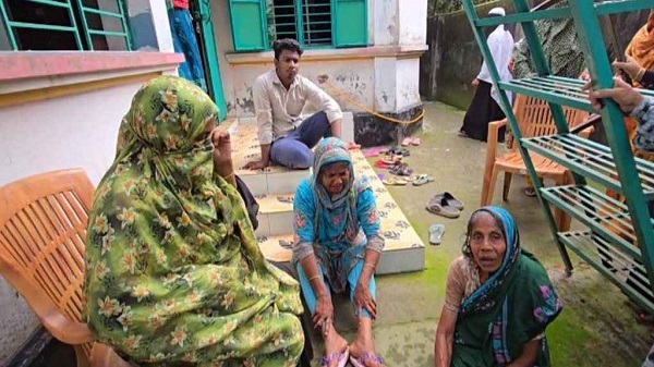 চিনে ফেলায় গৃহকর্তাকে হত্যা করল ডাকাতদল