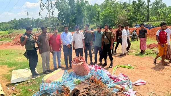 সাতকানিয়ায় অস্বাস্থ্যকর আচার কারখানায় অভিযান, ৫০ হাজার টাকা জরিমানা