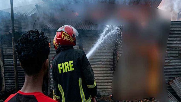 মুন্সীগঞ্জে আগুনে পুড়ল ১০ দোকান