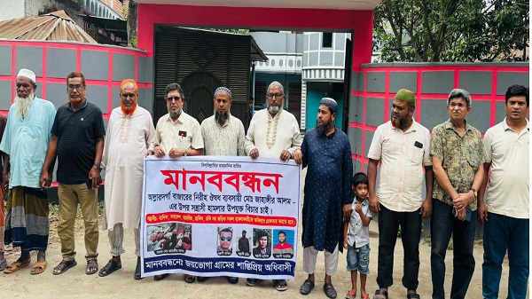 দৌলতপুরে পল্লী চিকিৎসকের ওপর হামলার প্রতিবাদে মানববন্ধন, দ্রুত গ্রেফতারের দাবি