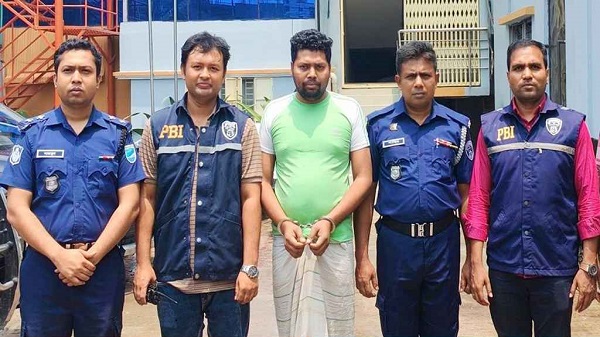 দুই সন্তানকে অপহরণকারীদের হাতে তুলে দিলেন বাবা