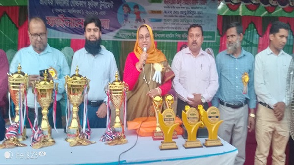 ময়মনসিংহ সদরে প্রাথমিক বিদ্যালয় গোল্ডকাপ ফুটবল টুর্নামেন্টে সেহড়া-আজমতপুর দল চ্যাম্পিয়ন