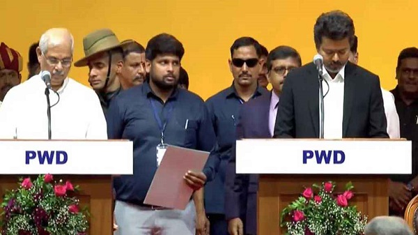 তামিলনাড়ুর মুখ্যমন্ত্রী হিসেবে শপথ নিলেন থালাপতি বিজয়