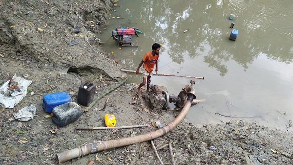 মুরাদনগরে অবৈধ বালু উত্তোলন: ড্রেজার ব্যবসায়ীকে কারাদণ্ড
