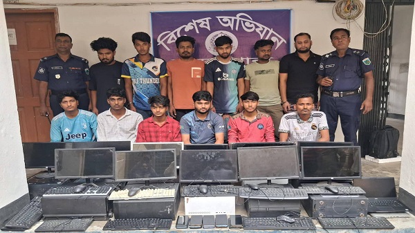 নওগাঁয় পুলিশের বিশেষ অভিযানে অনলাইন জুয়ার মূল হোতাসহ গ্রেপ্তার-১৫