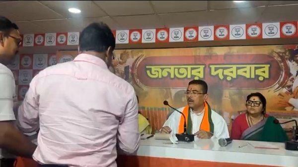 পশ্চিমবঙ্গে ‘জনতার দরবার’ কার্যক্রমের সূচনা, মানুষের অভিযোগ শুনলেন মুখ্যমন্ত্রী ও মন্ত্রিসভা
