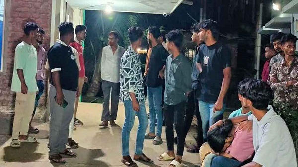 প্রবাসীর স্ত্রীকে হত্যা করে ঘরের মেঝেতে বালুচাপা