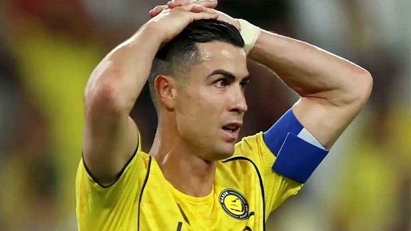 হার সহ্য করতে না পেরে মেডেলও নিলেন না রোনালদো
