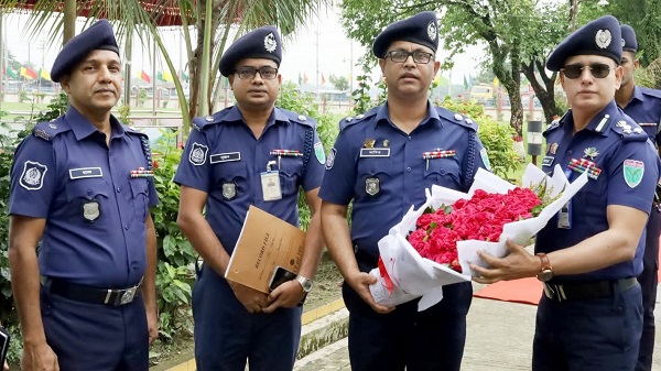 সুনামগঞ্জে নবাগত রেঞ্জ ডিআইজি ড. মো. জিল্লুর রহমানকে গার্ড অব অনার প্রদান
