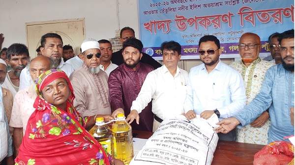 গলাচিপায় ইলিশ অভয়াশ্রমের ১ হাজার জেলের মধ্যে বিকল্প খাদ্য সহায়তা বিতরণ