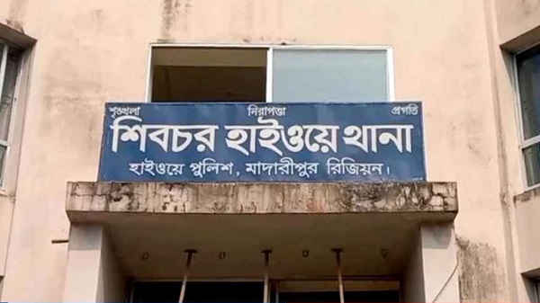 ট্রাকের চাকা বদলাতে গিয়ে গাড়িচাপায় প্রাণ গেল বাবা-ছেলের