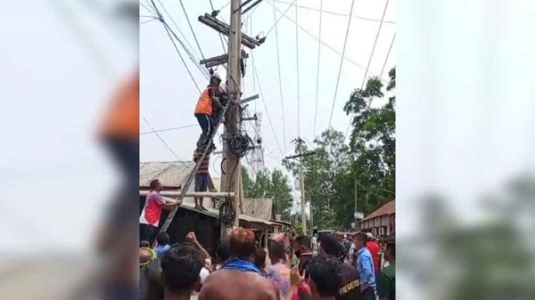 বিদ্যুতের তারে ঝুলছিল যুবক, অতঃপর…