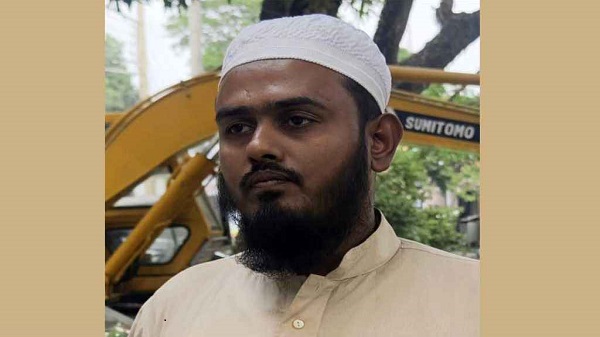মসজিদে ঢুকে ইমামকে পেটালেন আইনজীবী!
