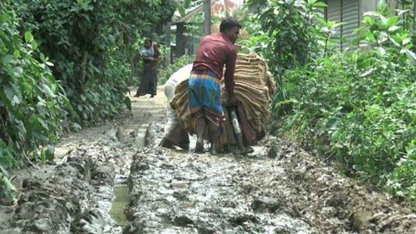 বাংলাদেশের যে গ্রামে বিয়ে করতে চায় না কেউ