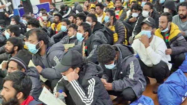লিবিয়া থেকে দেশে ফিরলেন ১৭৪ বাংলাদেশি