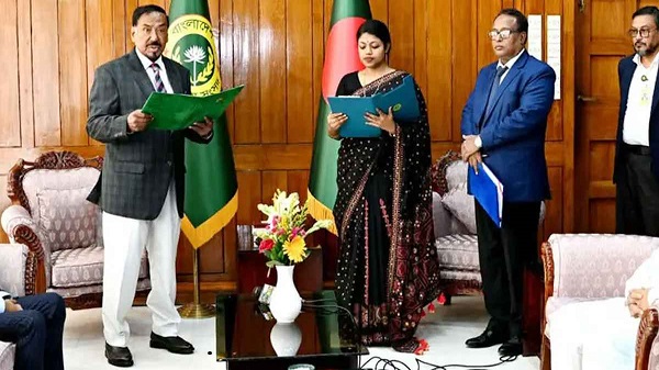শপথ নিলেন এনসিপির নুসরাত তাবাসসুম